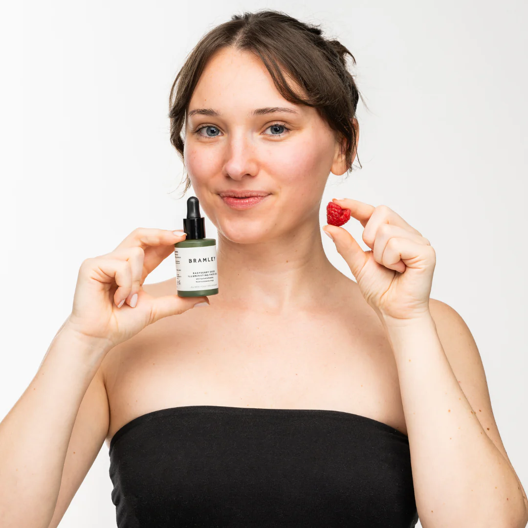 Raspberry Seed Illuminating Face Oil - Image 8