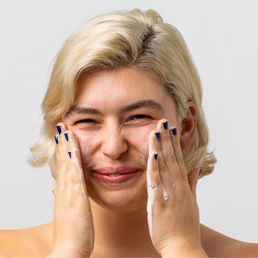 Spearmint Invigorating Face Wash - Image 3