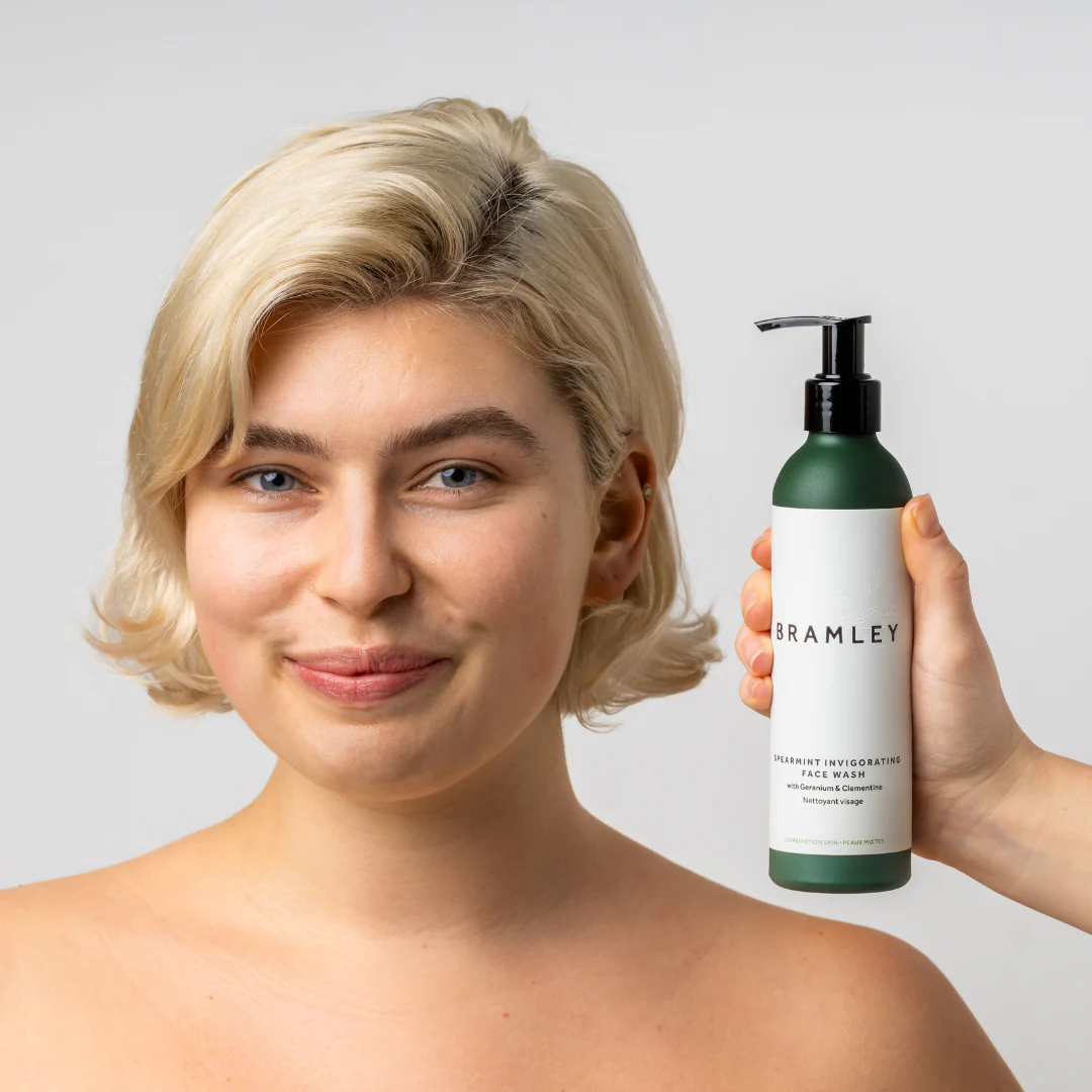 Spearmint Invigorating Face Wash - Image 5