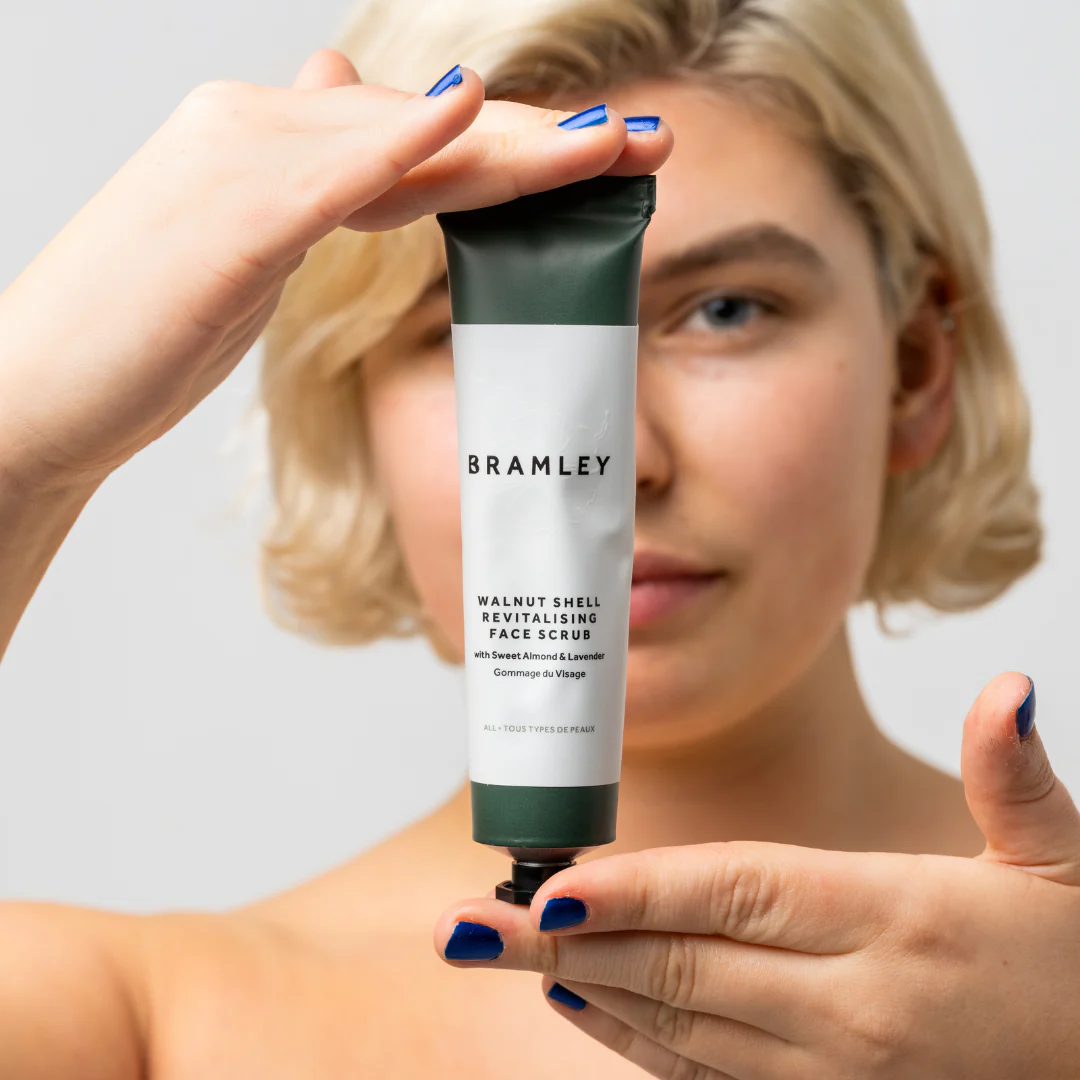 Walnut Shell Revitalising Face Scrub - Image 3